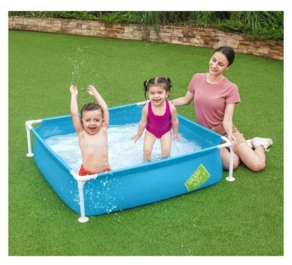 3. Бассейн Bestway 56217 каркасный, 122х122х30,5см, 365л